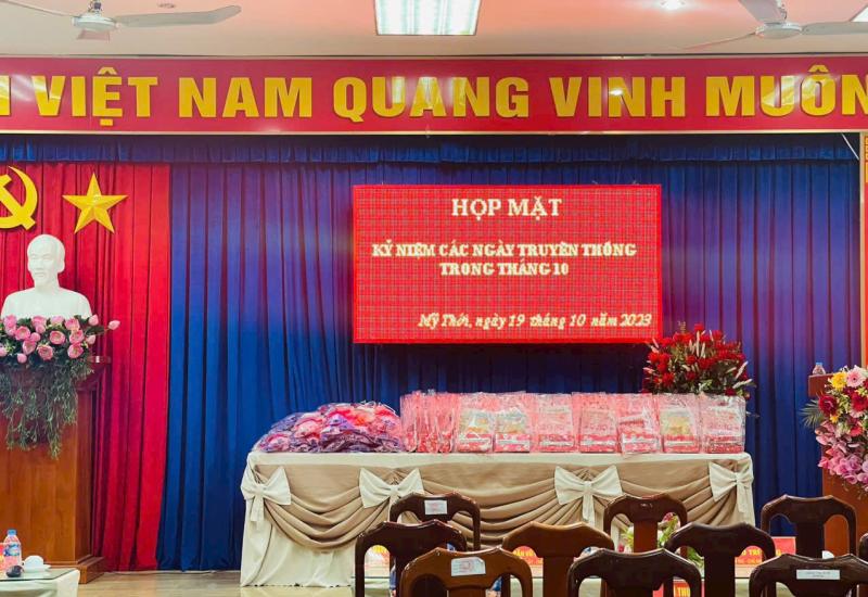 hình ảnh họp mặt